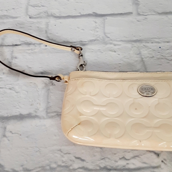 Coach cream patent leather wristlet, wallet - Picture 9 of 14